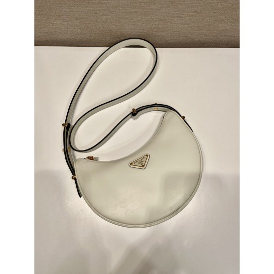 Prada Leather shoulder bag Size: 22.5x18.5x6CM