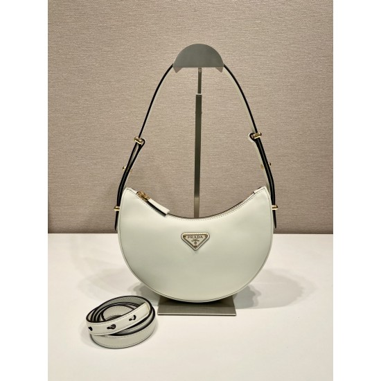 Prada Leather shoulder bag Size: 22.5x18.5x6CM