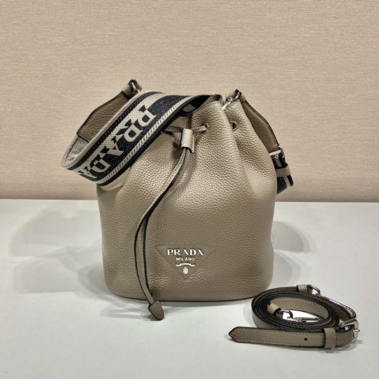 Prada Leather bucket bag  Size: 20x25x14CM