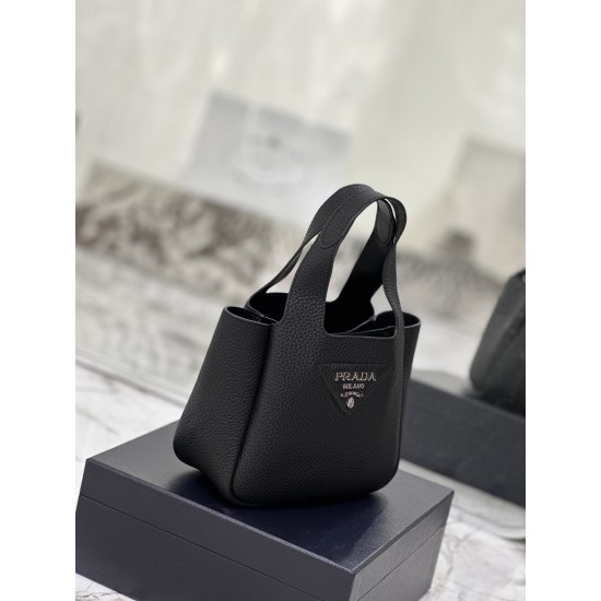 Prada Leather handbag  Size: 15x18x10CM