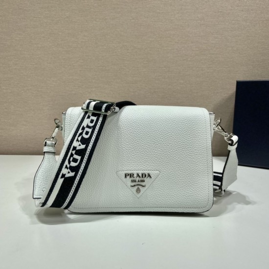 Prada Leather shoulder bag Size: 23x18x9CM