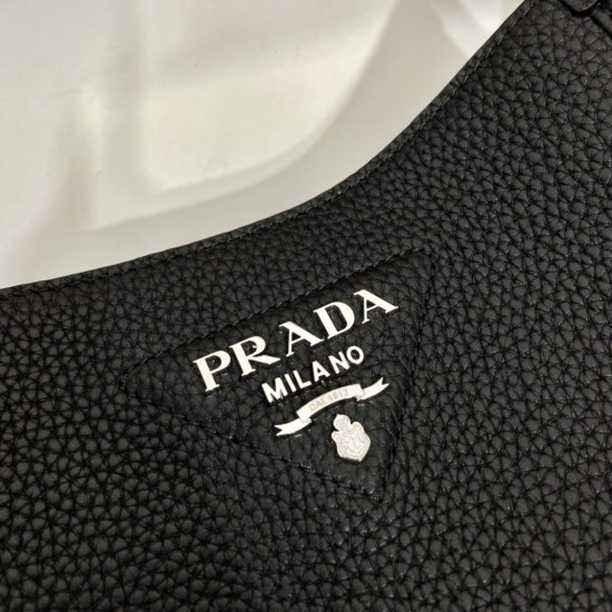 Prada Leather mini shoulder bag Size: 19x20x6CM