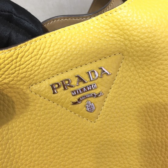 Prada Leather tote  Size: 25x21.5x14CM