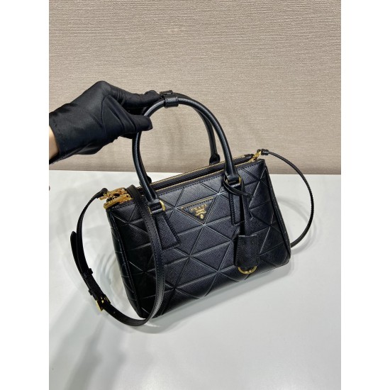 Small Prada Galleria Saffiano leather bag  Size: 24.5x16.5x11cm