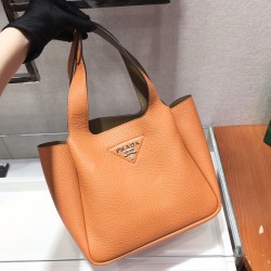 Prada Leather tote  Size: 25x21.5x14CM