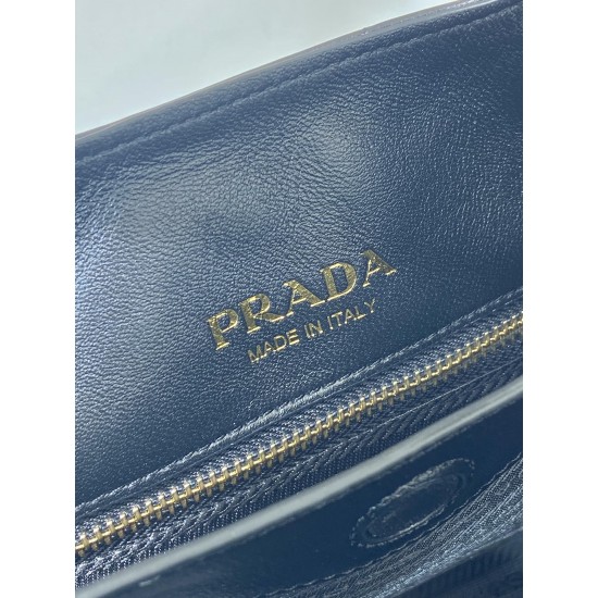 Prada Leather tote  Size: 25x21.5x14CM