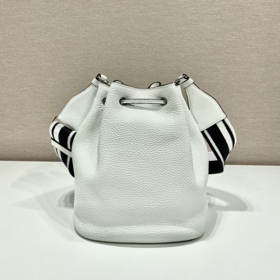 Prada Leather bucket bag  Size: 20x25x14CM