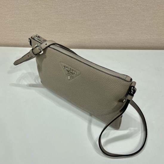 Prada Leather shoulder bag Size: 19x30CM