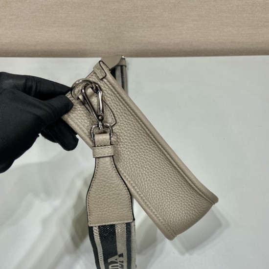 Prada Leather mini shoulder bag Size: 19x20x6CM