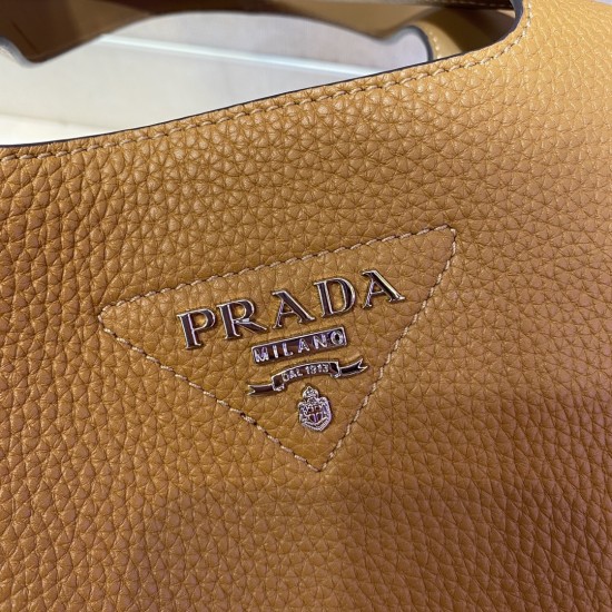 Prada Leather tote  Size: 25x21.5x14CM