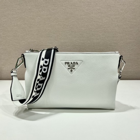 Prada Leather shoulder bag Size: 19x30CM