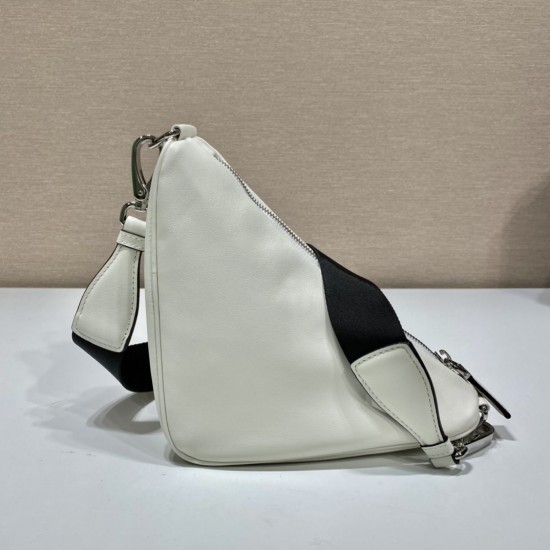 Prada Triangle leather shoulder bag  Size: 26x14x12cm