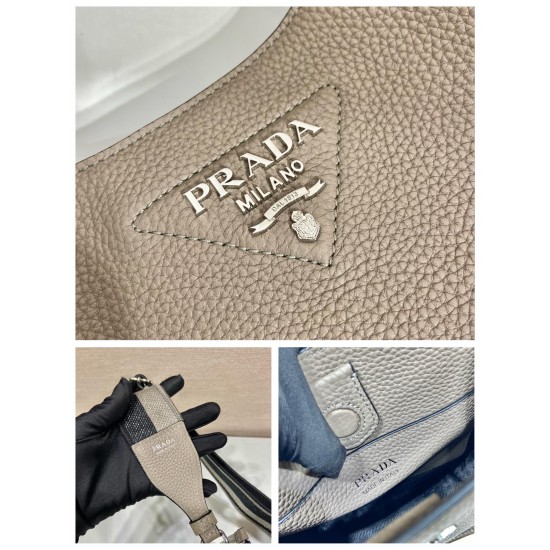 Prada Leather mini shoulder bag Size: 19x20x6CM