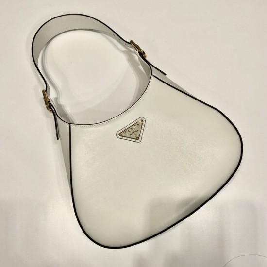 Prada Leather shoulder bag Size: 26x17x4.5CM