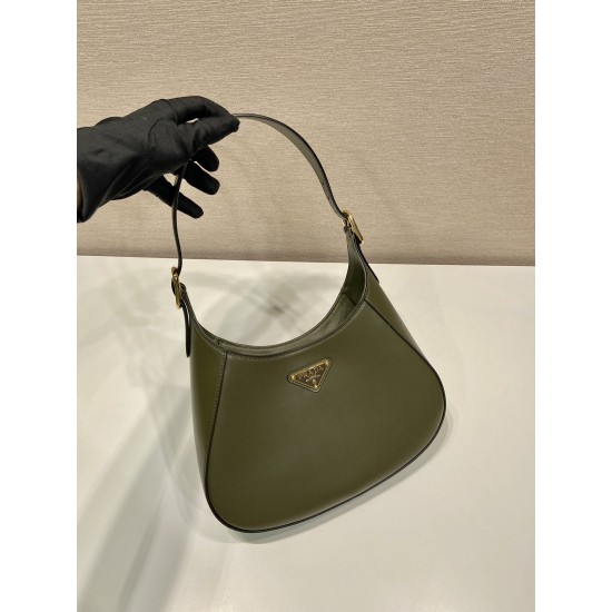 Prada Leather shoulder bag Size: 26x17x4.5CM