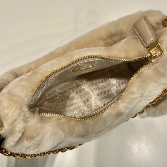 Prada Re-Edition shearling mini-bag Size: 22x18x6CM