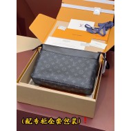 LV Pochette Voyage Souple
