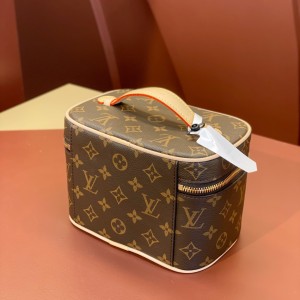 LV Nice Mini Toiletry Pouch Cosmetic Bag Size：20*14*13 cm