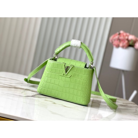 LV Capucines Mini   Size: 21 x 14 x 8 CM