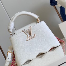 LV Capucines Mini   Size: 21 x 14 x 8 CM