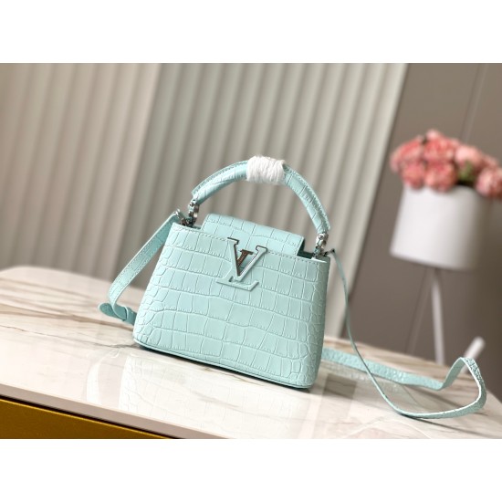 LV Capucines Mini   Size: 21 x 14 x 8 CM