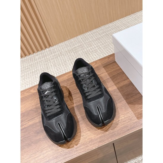 Maison Margiela  Reebok Co-branded Split Toe Shoes MM6