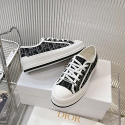 Walk n Dior Platform Sneaker