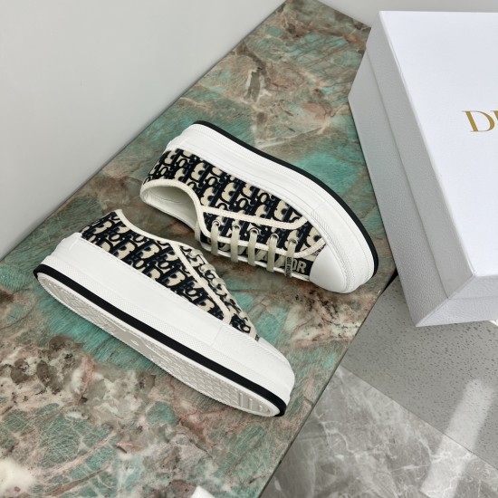 Walk n Dior Platform Sneaker