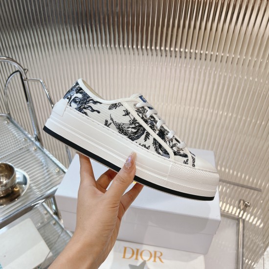 Walk n Dior Platform Sneaker