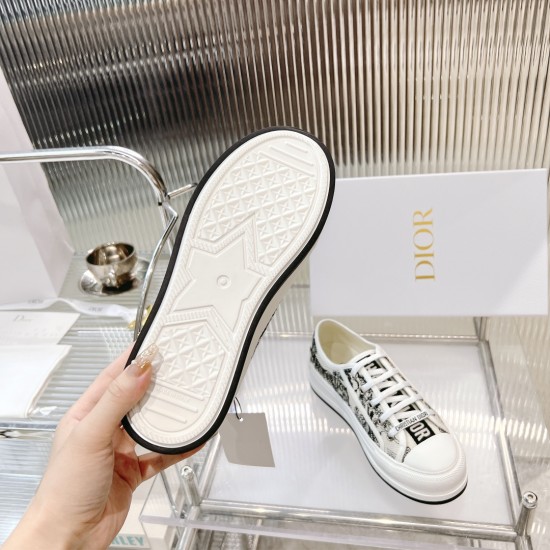 Walk n Dior Platform Sneaker