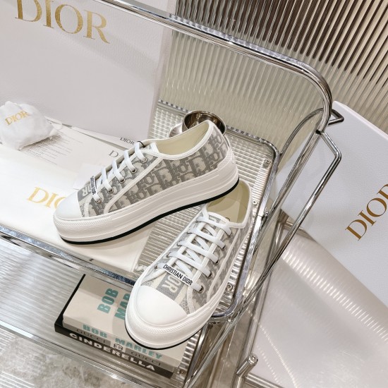 Walk n Dior Platform Sneaker