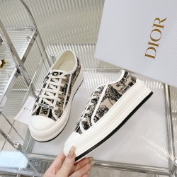 Walk n Dior Platform Sneaker