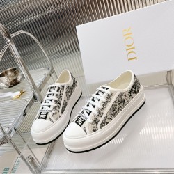 Walk n Dior Platform Sneaker