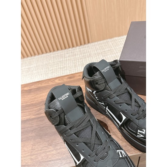 Valentino ONE STUD VL7N Calfskin Lace-Up Sneakers