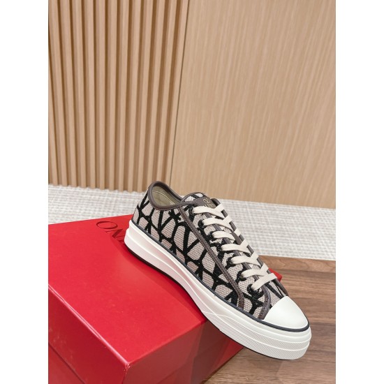 Valentino Sneakers