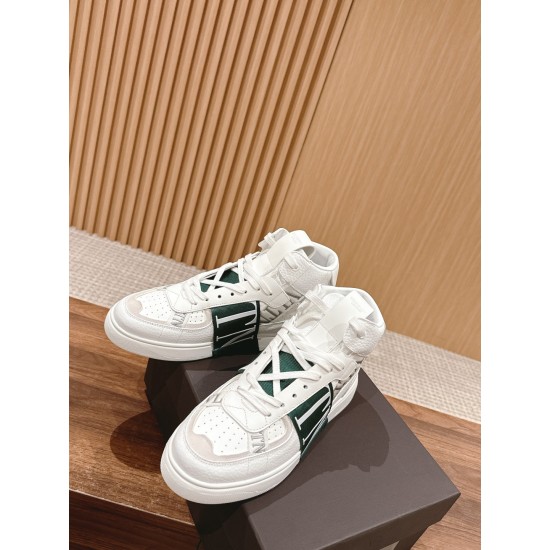 Valentino ONE STUD VL7N Calfskin Lace-Up Sneakers