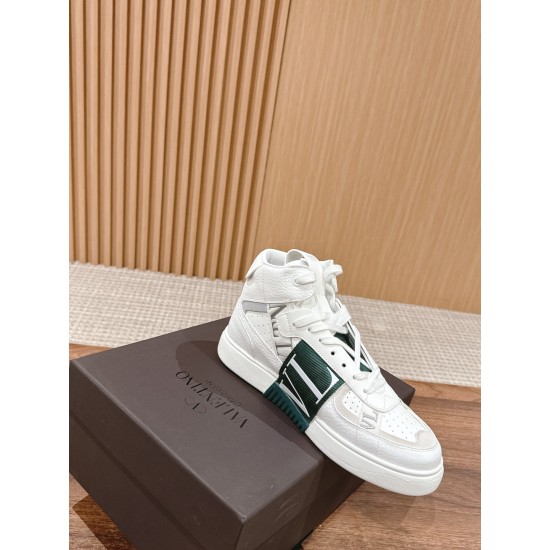 Valentino ONE STUD VL7N Calfskin Lace-Up Sneakers