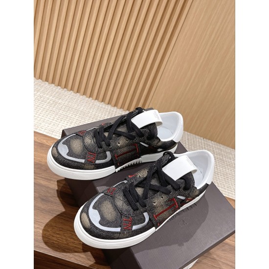 Valentino Sneakers