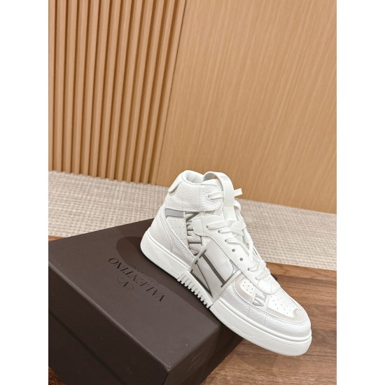 Valentino ONE STUD VL7N Calfskin Lace-Up Sneakers