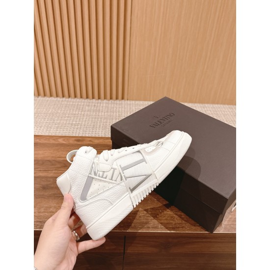 Valentino ONE STUD VL7N Calfskin Lace-Up Sneakers