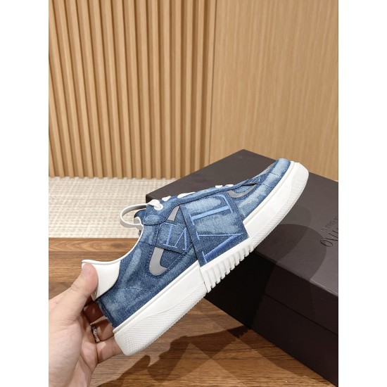 Valentino Sneakers