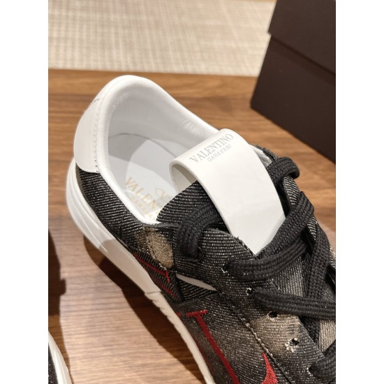 Valentino Sneakers