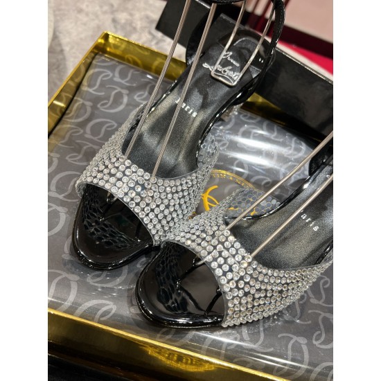 CL  Sandals