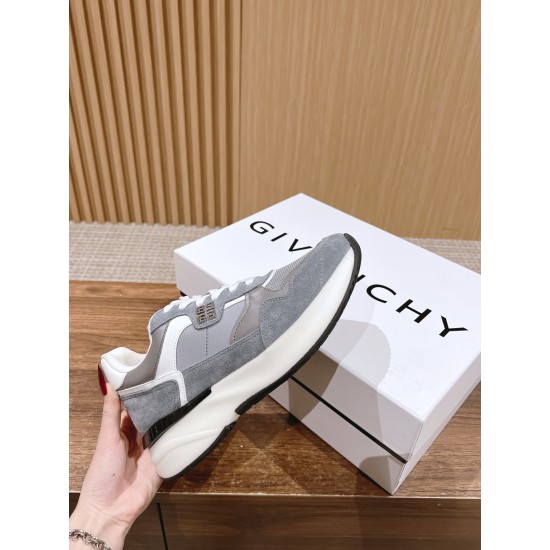 GIVENCHY Sneakers