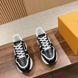 Neo Run Away Sneaker