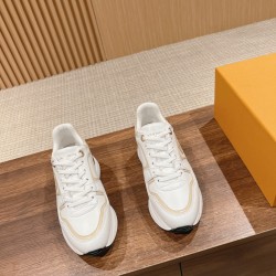 Neo Run Away Sneaker