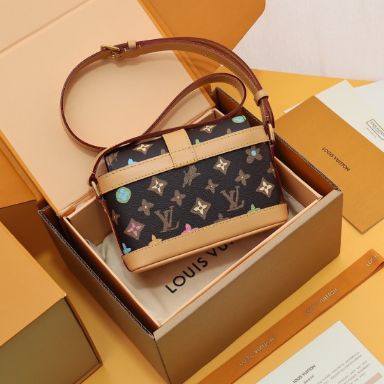 LV Envelope Messenger