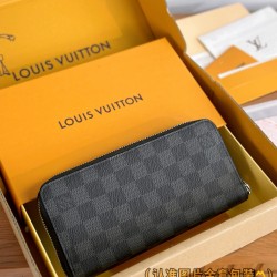 LV Mens Wallet