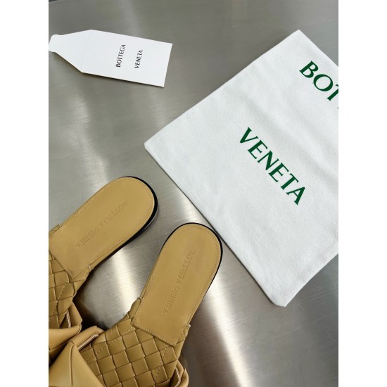 Bottega Veneta BV Flat Slippers