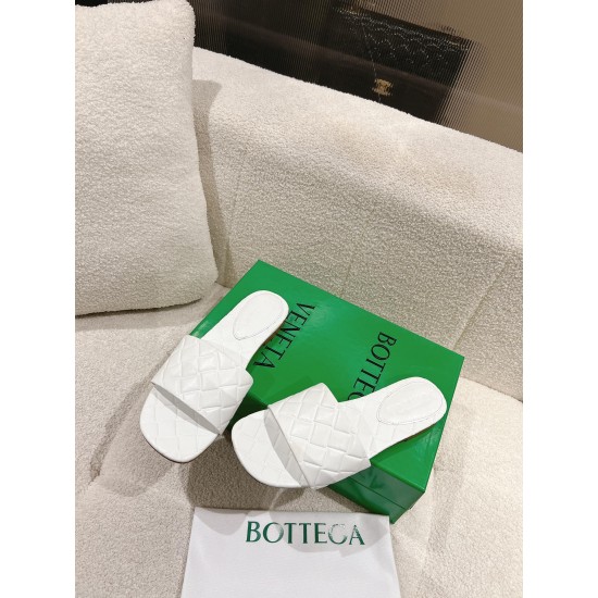 Bottega Veneta BV Flat Slippers